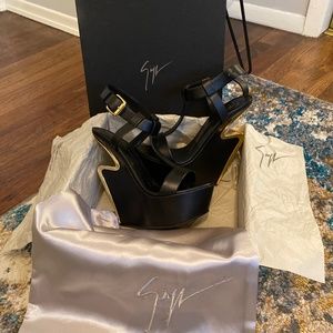 *RARE* Authentic Giuseppe Zanotti G Wedge